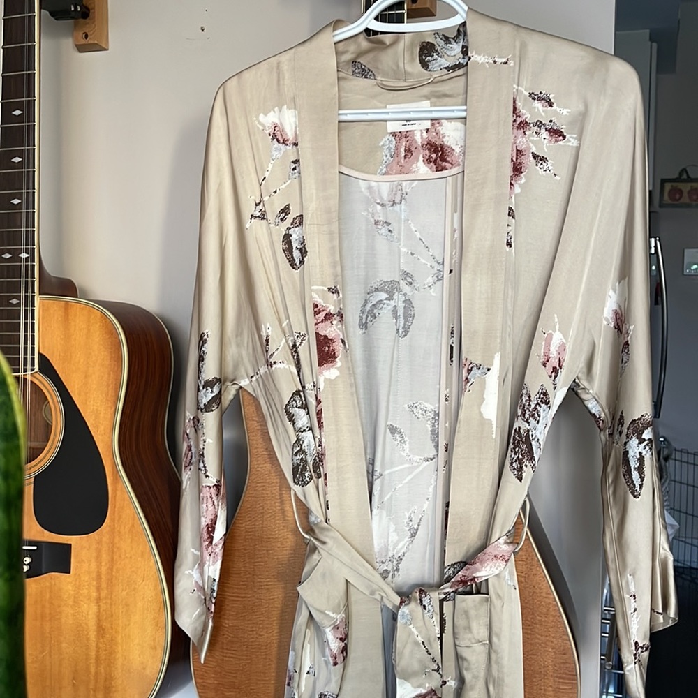 Wilfred Floral Beige Robe - Picture 3 of 16
